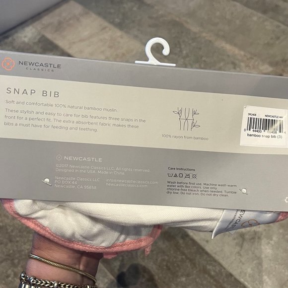 NEW WITH TAGS Newcastle Pink Muslin Bamboo Snap Bibs - Picture 3 of 3